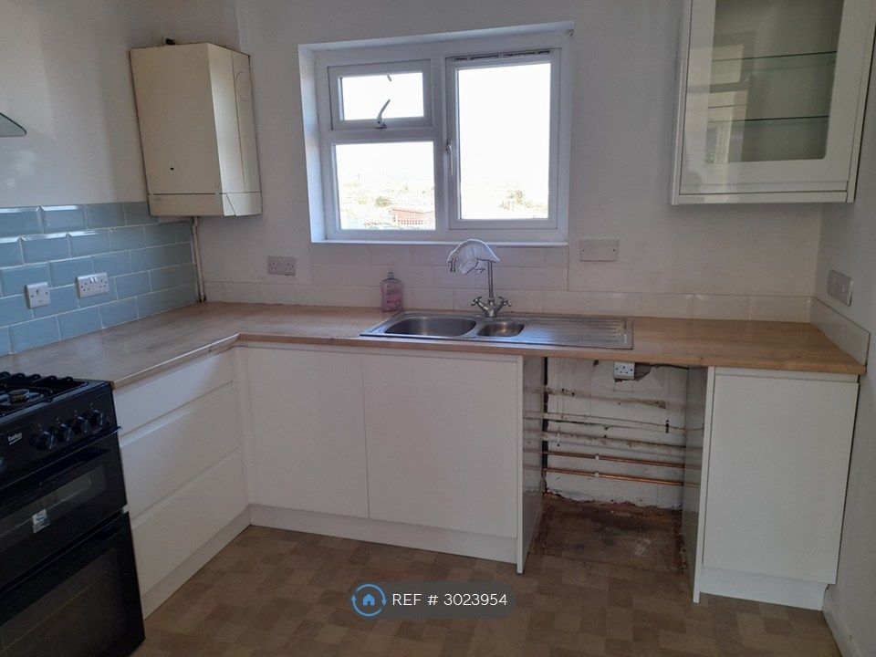 Property photo 2 of 7 Kitchen