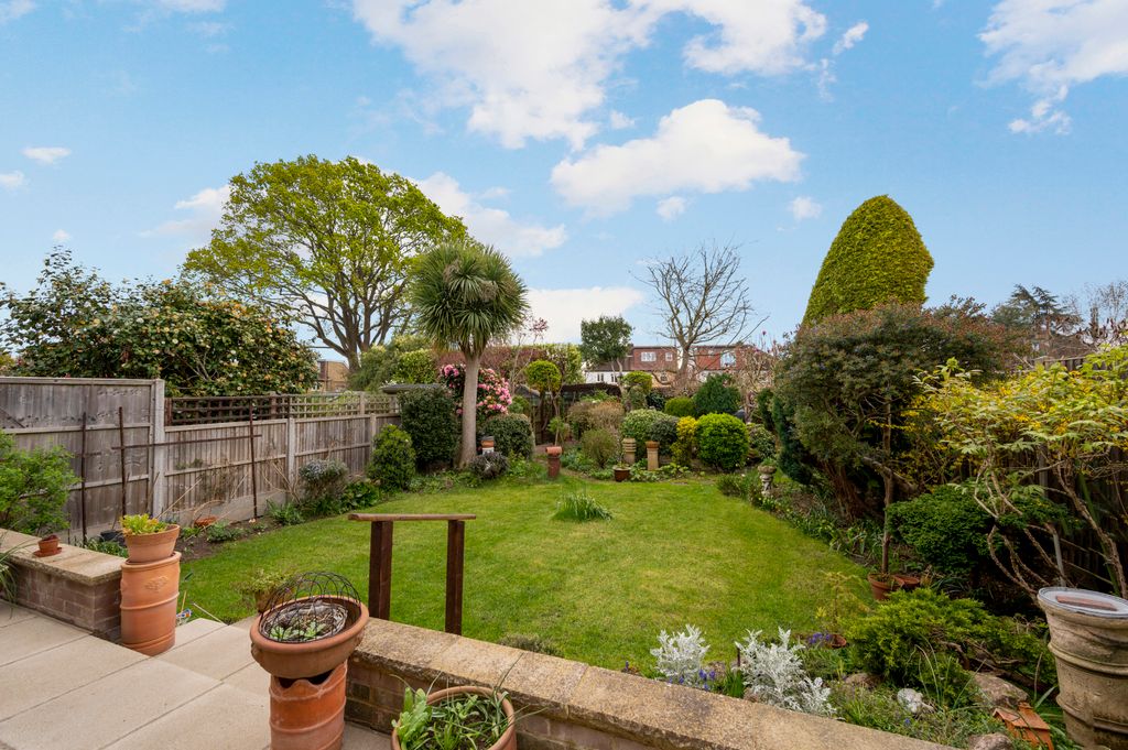 Property photo 2 of 16 Picture No. 14