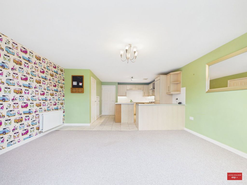 Property photo 3 of 28