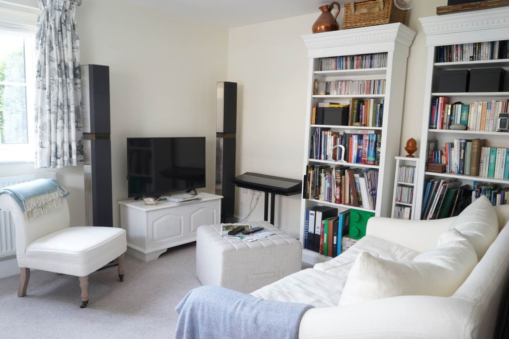 Property photo 2 of 8
