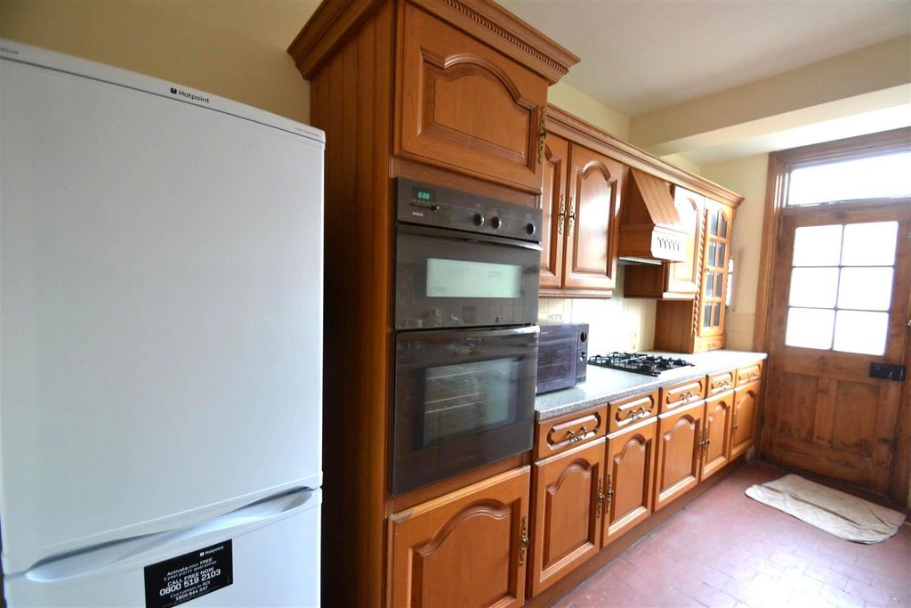 Property photo 3 of 7 Kitchen.Jpg