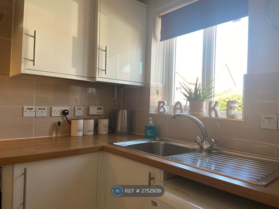 Property photo 3 of 14 Kitchen