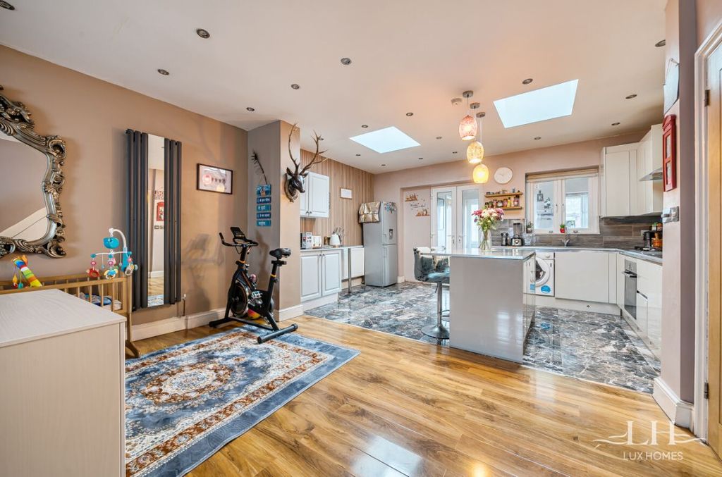 Property photo 3 of 21