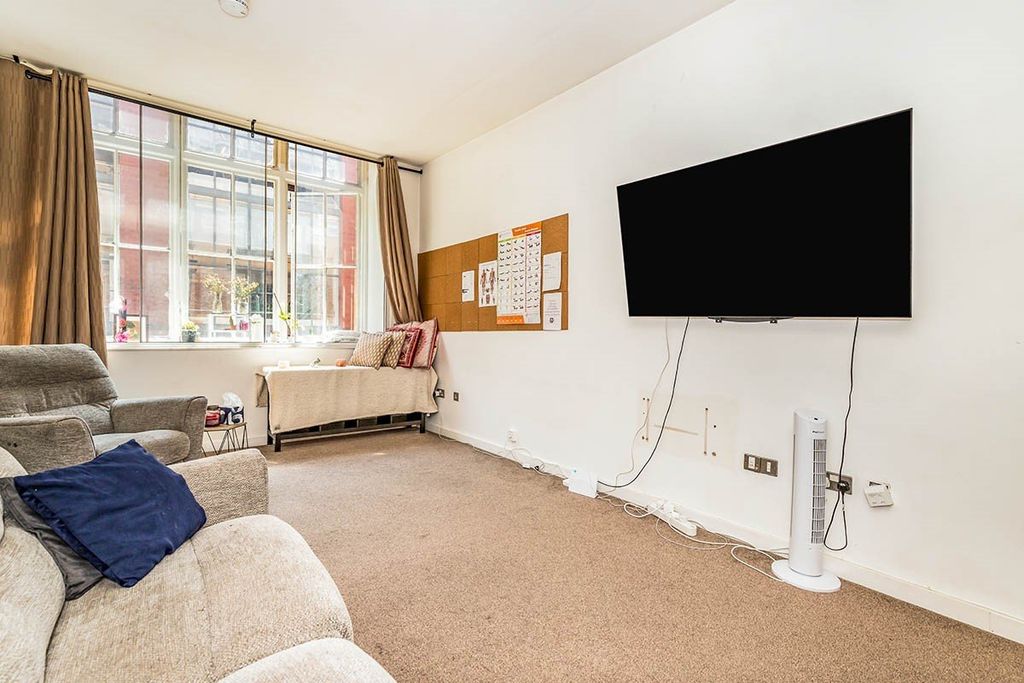 Property photo 3 of 8 Picture No. 02