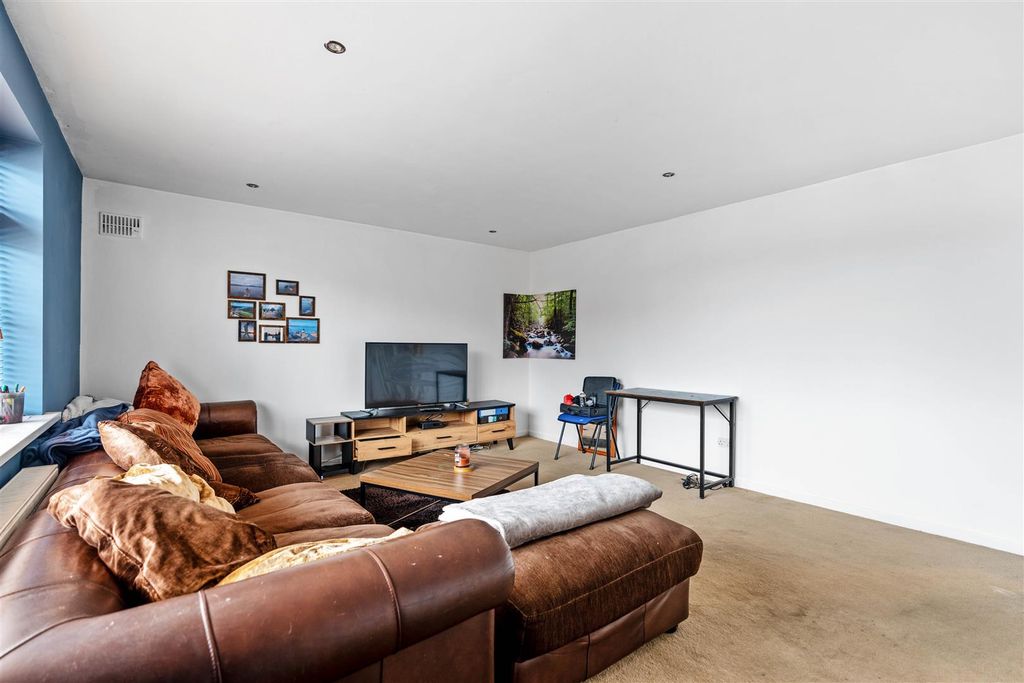 Property photo 3 of 14 Lounge / Diner