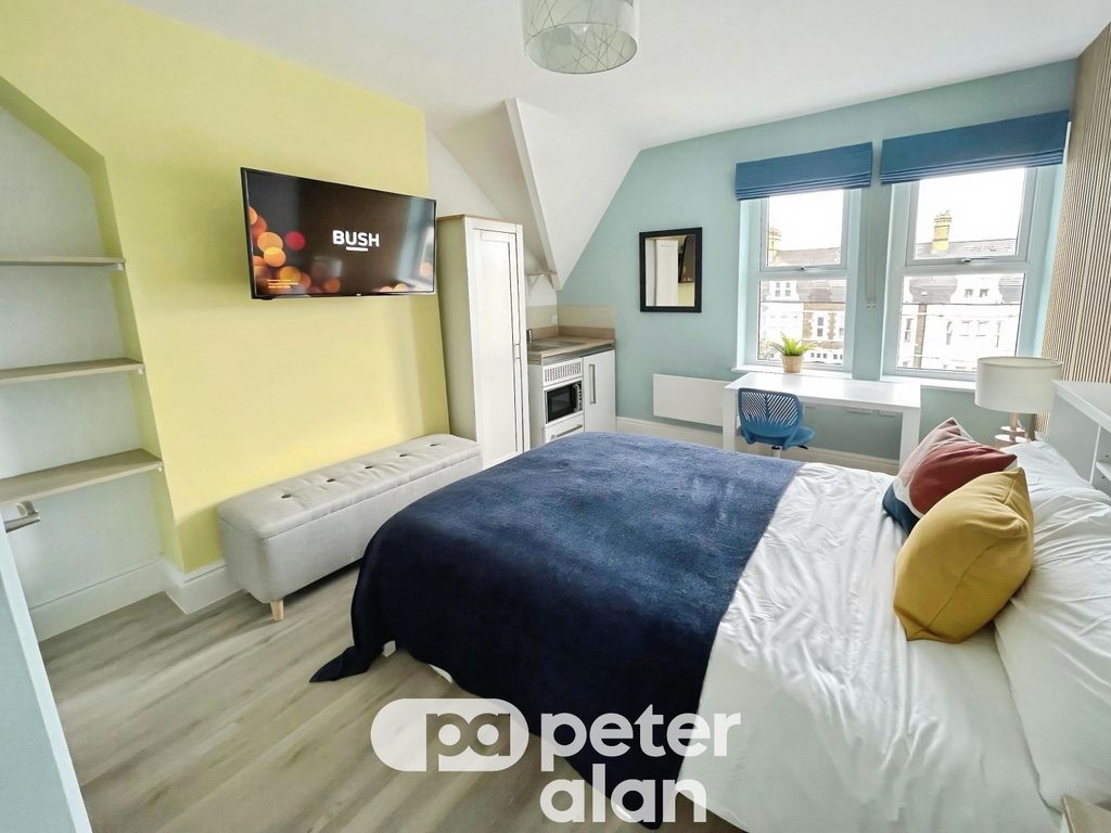 Property photo 2 of 8 Bed