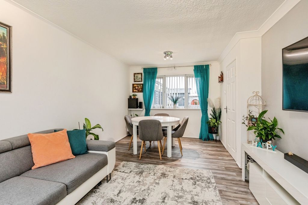 Property photo 3 of 17 Pbox-Img.Jpg