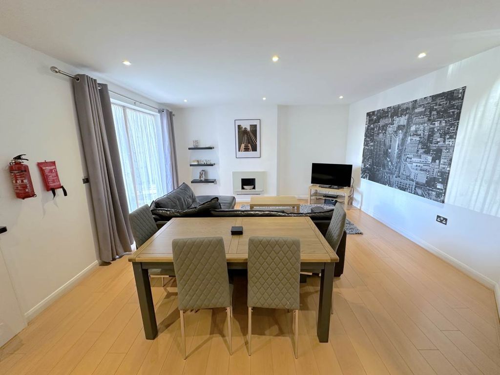 Property photo 2 of 14 Openplan