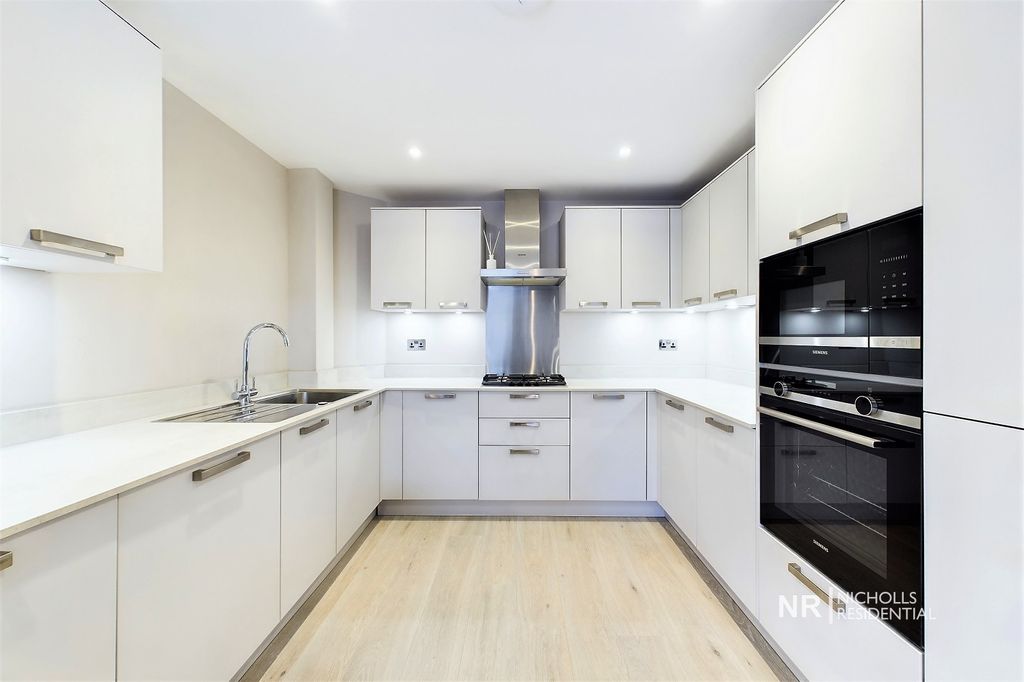 Property photo 2 of 17 Kitchen Area x
