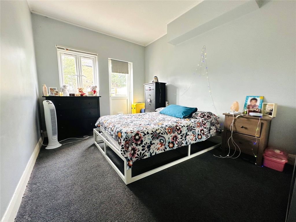 Property photo 3 of 7 Picture No. 22