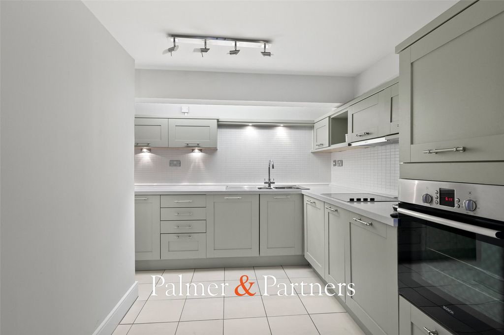 Property photo 2 of 18 Picture No. 11