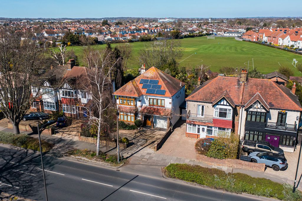 Property photo 1 of 17