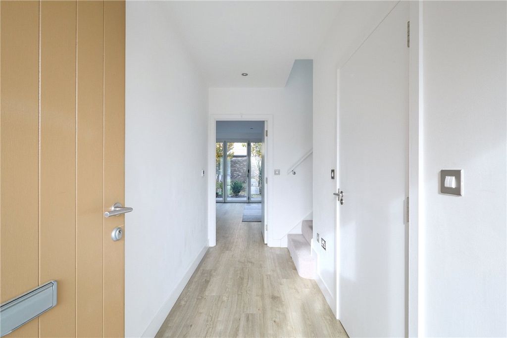 Property photo 2 of 12 Picture No. 10