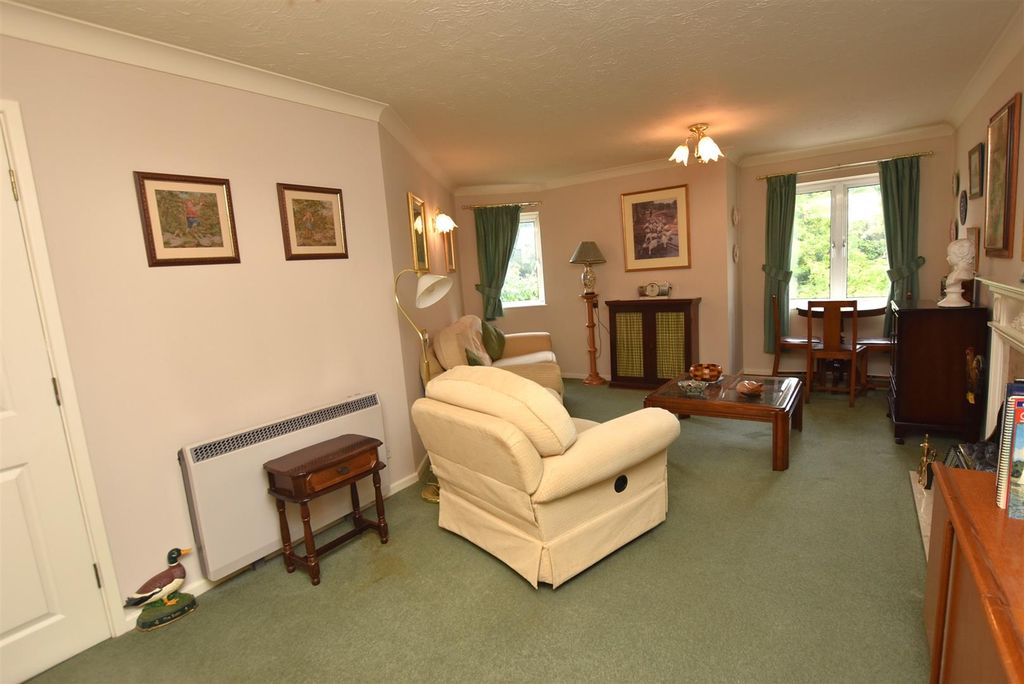 Property photo 2 of 18 Lounge/Diner