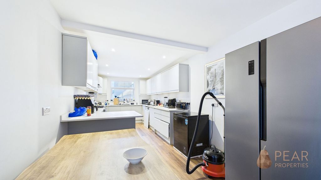 Property photo 3 of 4