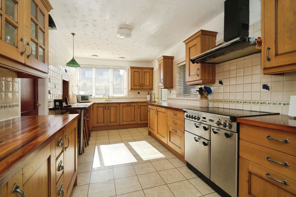 Property photo 2 of 16 Photo