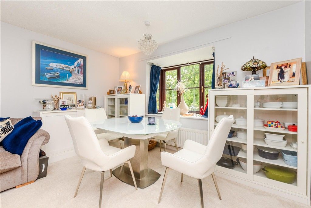 Property photo 2 of 8 Lounge