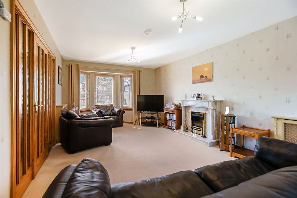 Property photo 2 of 28 Picture No. 03