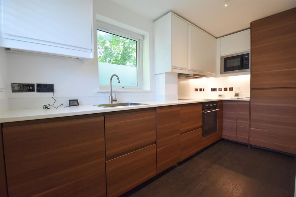 Property photo 2 of 8 Kitchen.Jpg