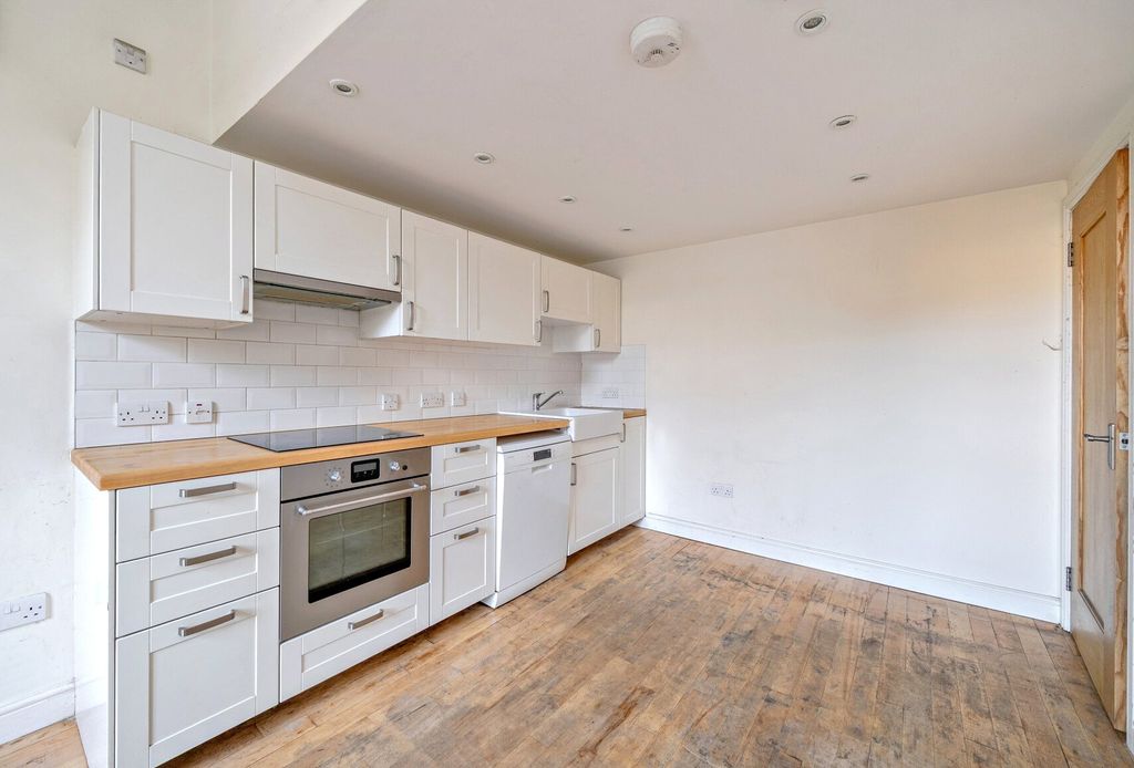 Property photo 1 of 10 Picture No. 04
