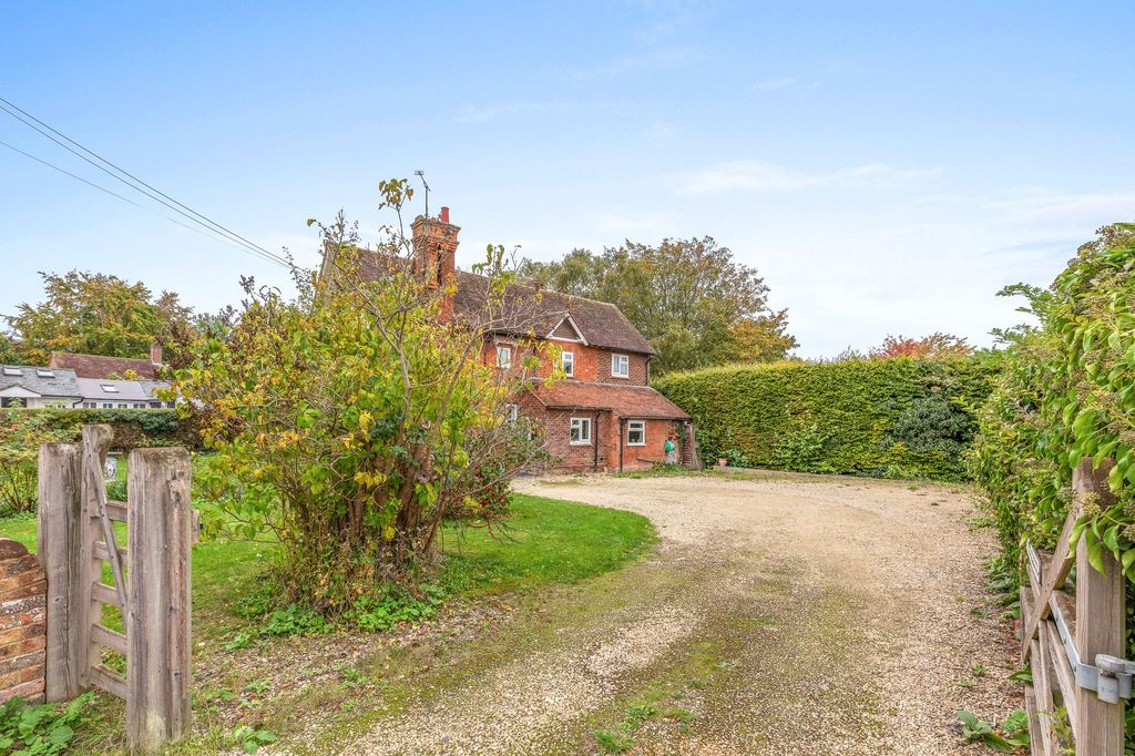 Property photo 2 of 18 Driveway