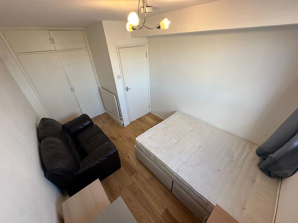 Property photo 3 of 12 Room C
