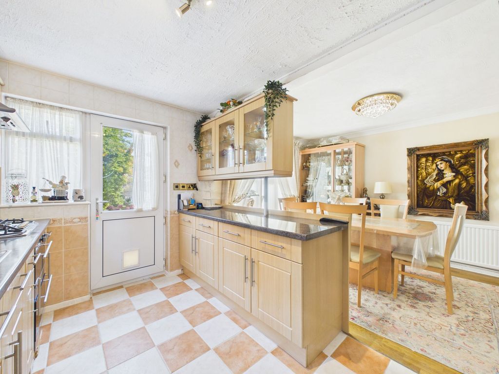 Property photo 3 of 15 Dining Kitchen