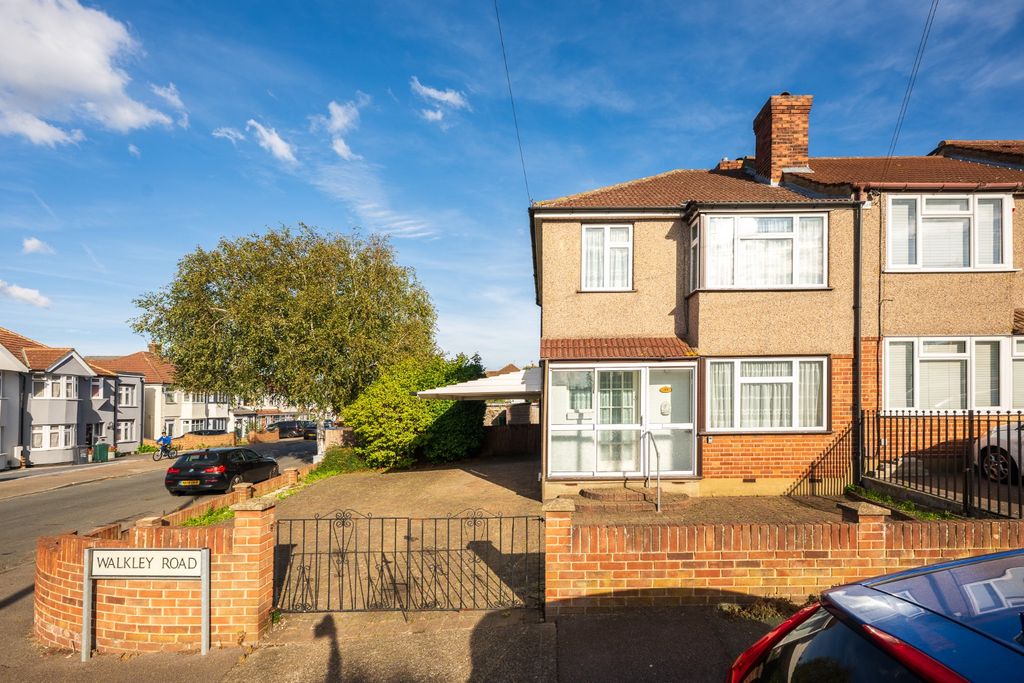 Property photo 1 of 15 5518070