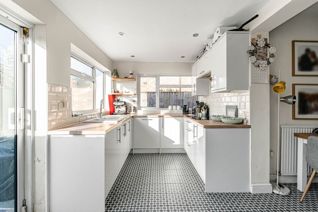 Property photo 2 of 20 7668253