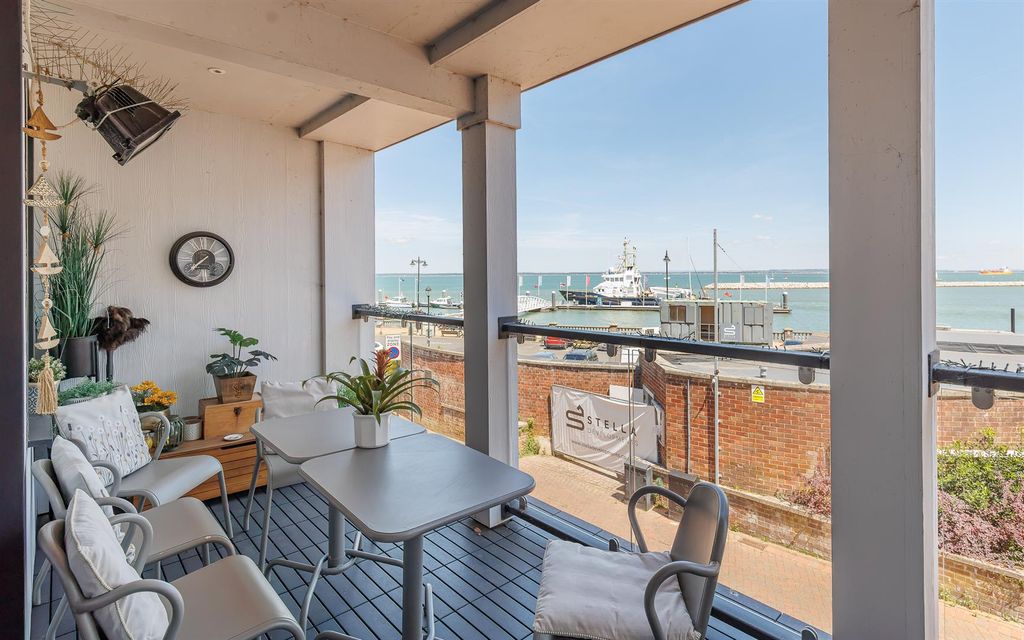 Property photo 2 of 44 Balcony With Views To The Solent