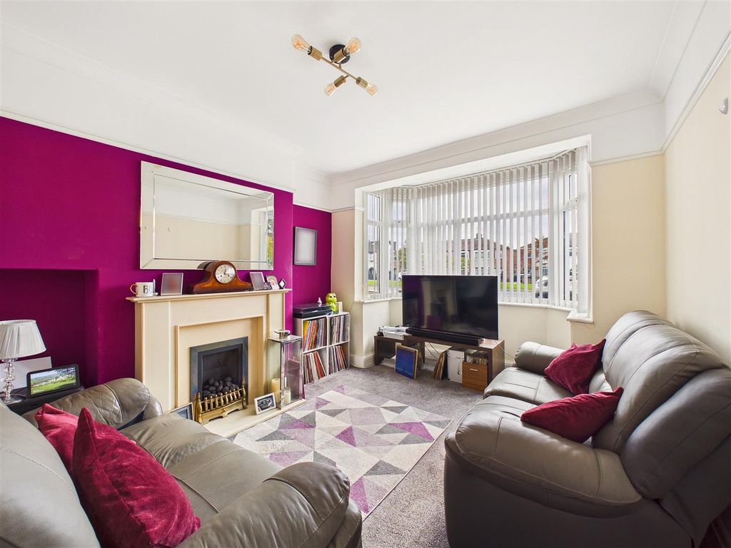 Property photo 2 of 9 Cam05193G0-Pr0220-Still004.Jpg