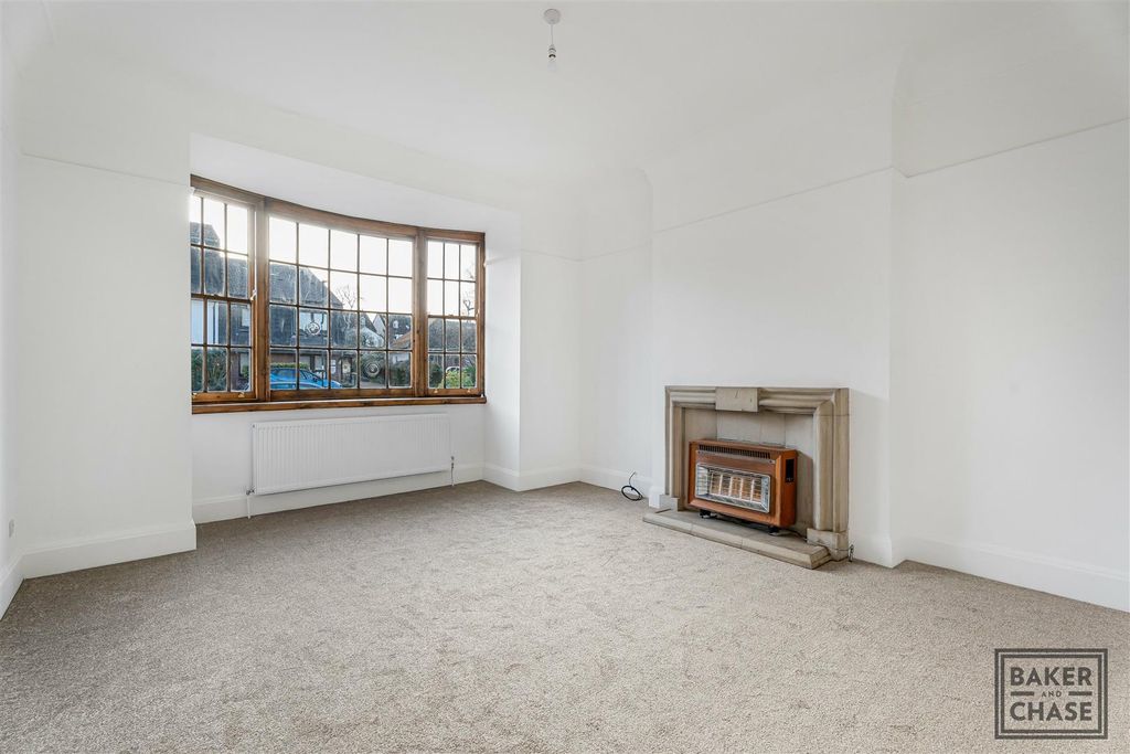 Property photo 2 of 15 Lounge