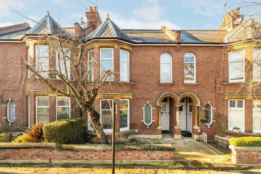 Property photo 1 of 5