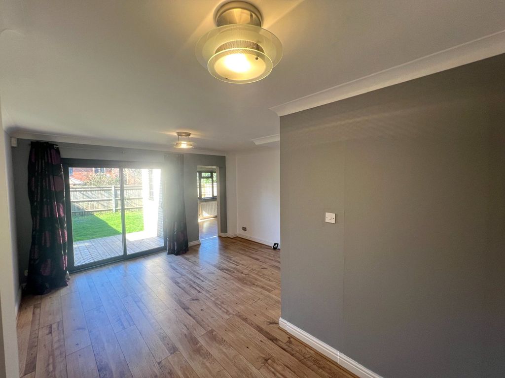 Property photo 2 of 12 Picture No. 11