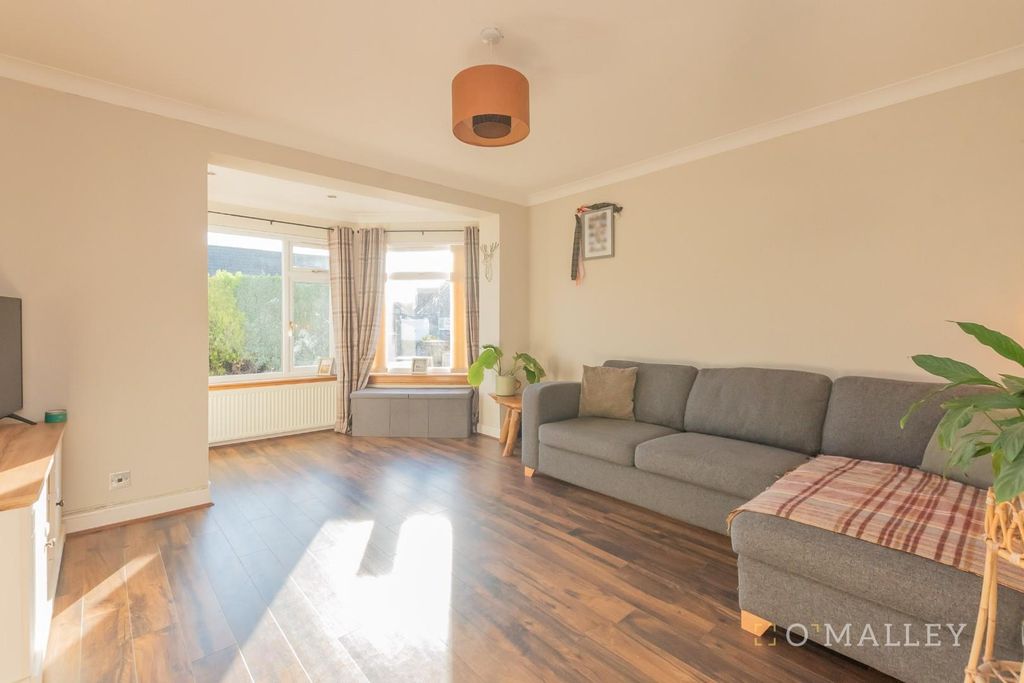 Property photo 2 of 16 Lounge