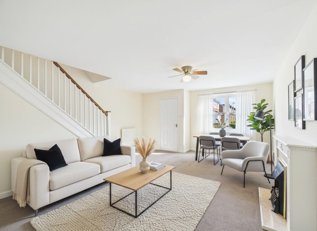 Property photo 2 of 20 Living Room