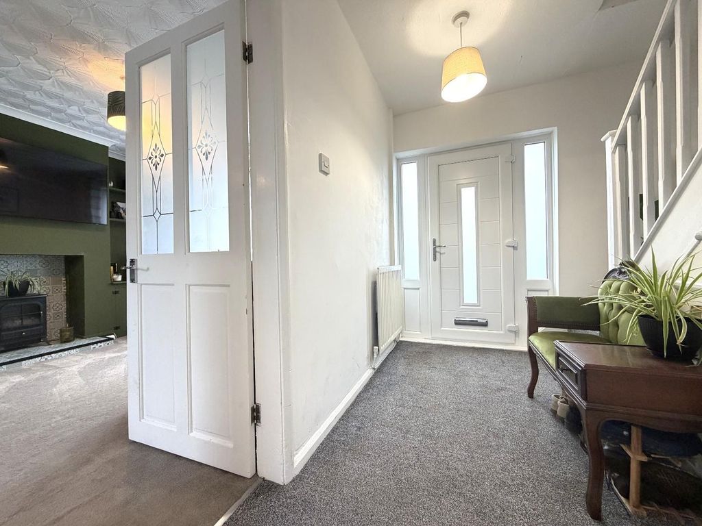 Property photo 3 of 18 Hall