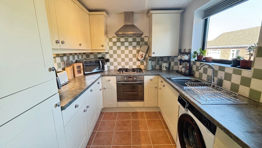 Property photo 2 of 12 Kitchen