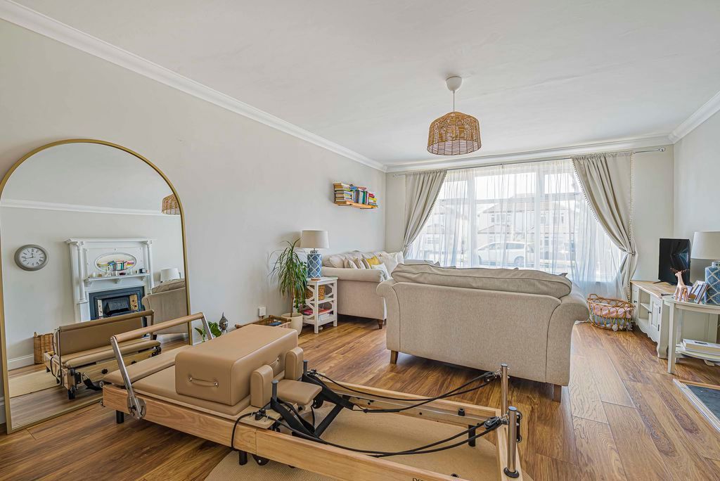 Property photo 2 of 27 Living Room