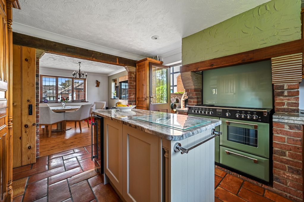 Property photo 3 of 48 Pt-Fc(Col)-3Thecoverts-22
