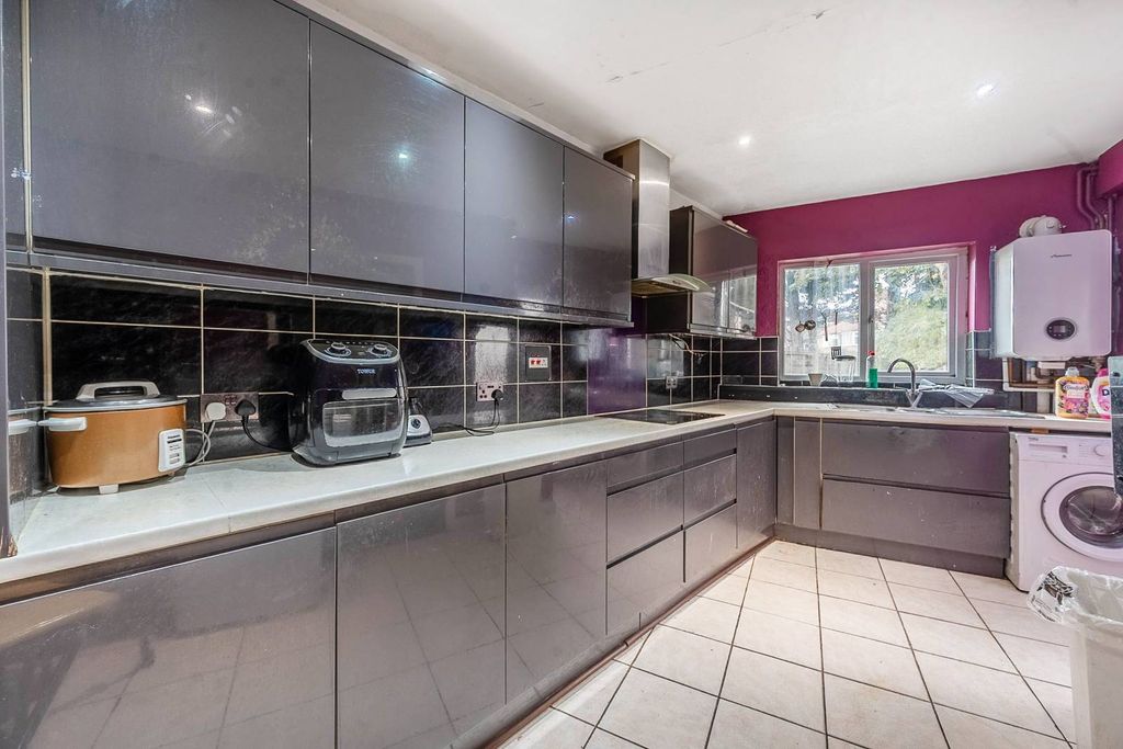 Property photo 3 of 5