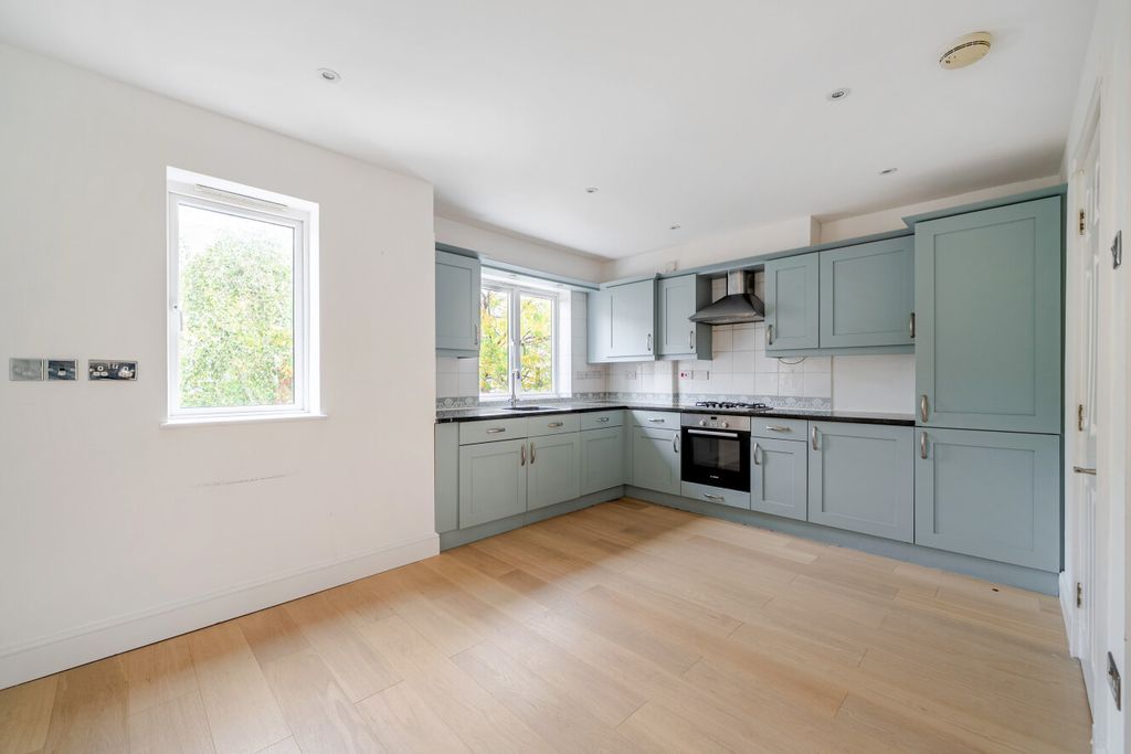 Property photo 3 of 13 1535236-11-6Accab...