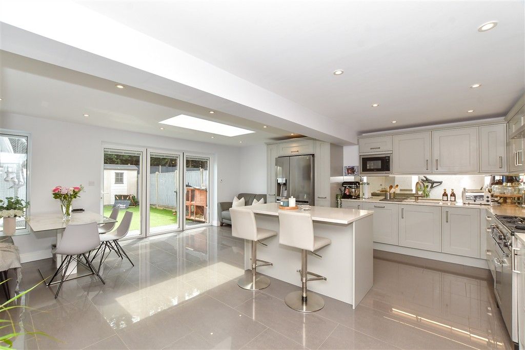 Property photo 3 of 16 Kitchen