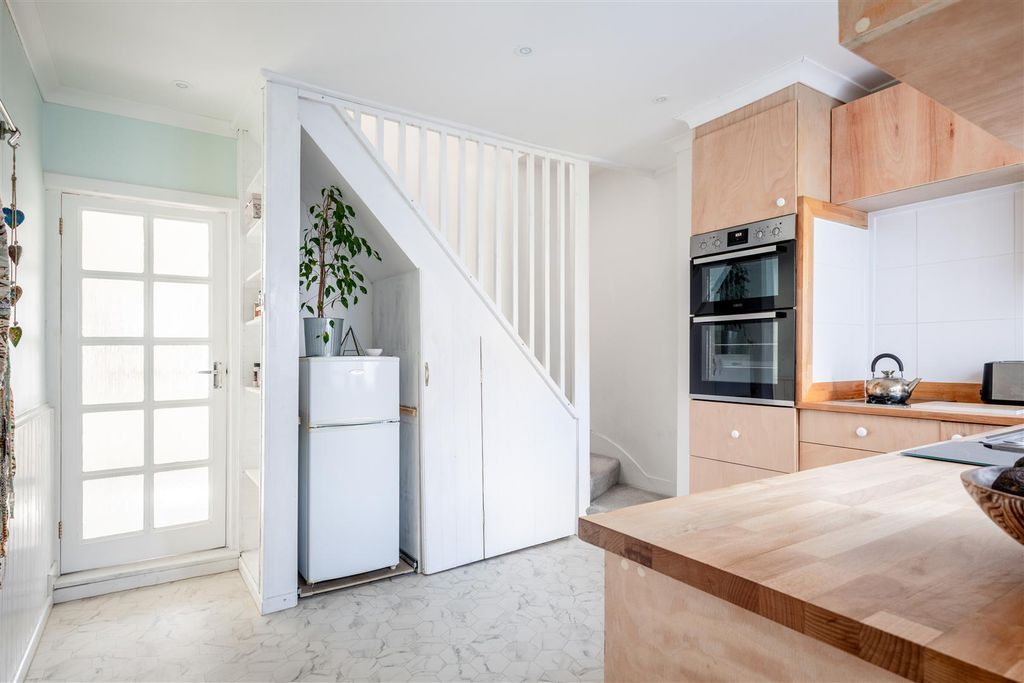 Property photo 3 of 17 Triangle Road-17.Jpg