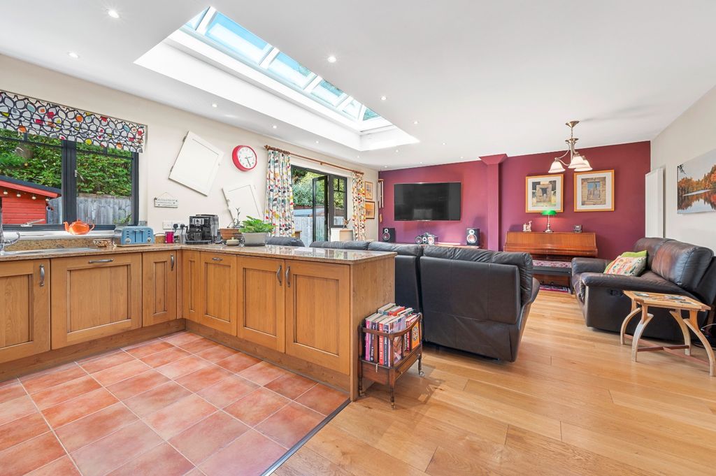 Property photo 2 of 28 3946764