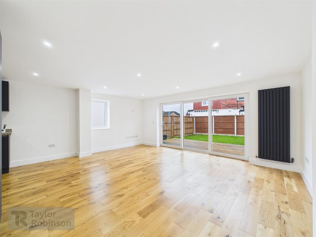 Property photo 2 of 13 Cam02600G0-Pr0613-Still006.Jpg