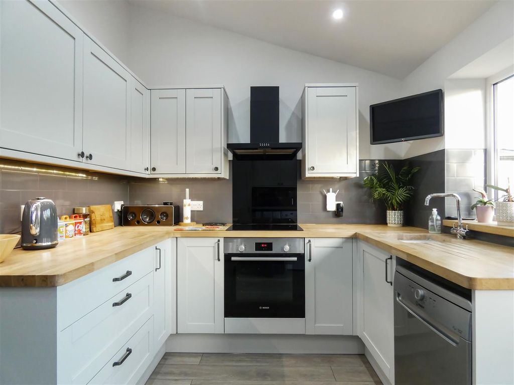 Property photo 2 of 21 Kitchen/Dining Room