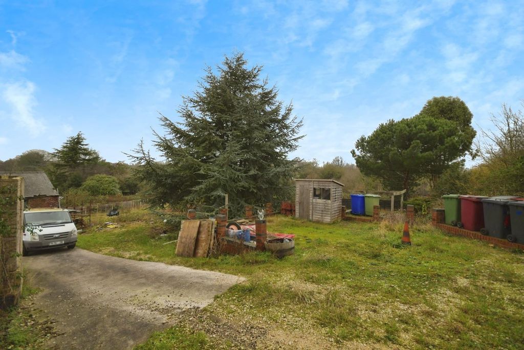 Property photo 3 of 21 Rear Garden 01.Jpg