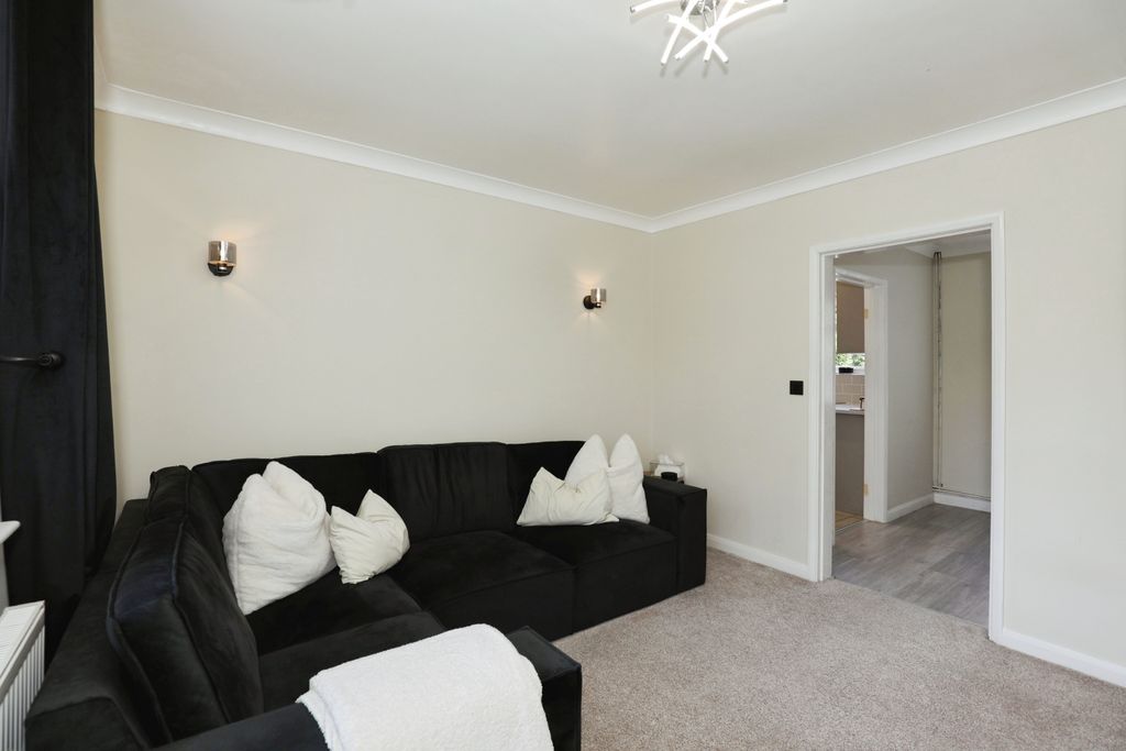 Property photo 2 of 23