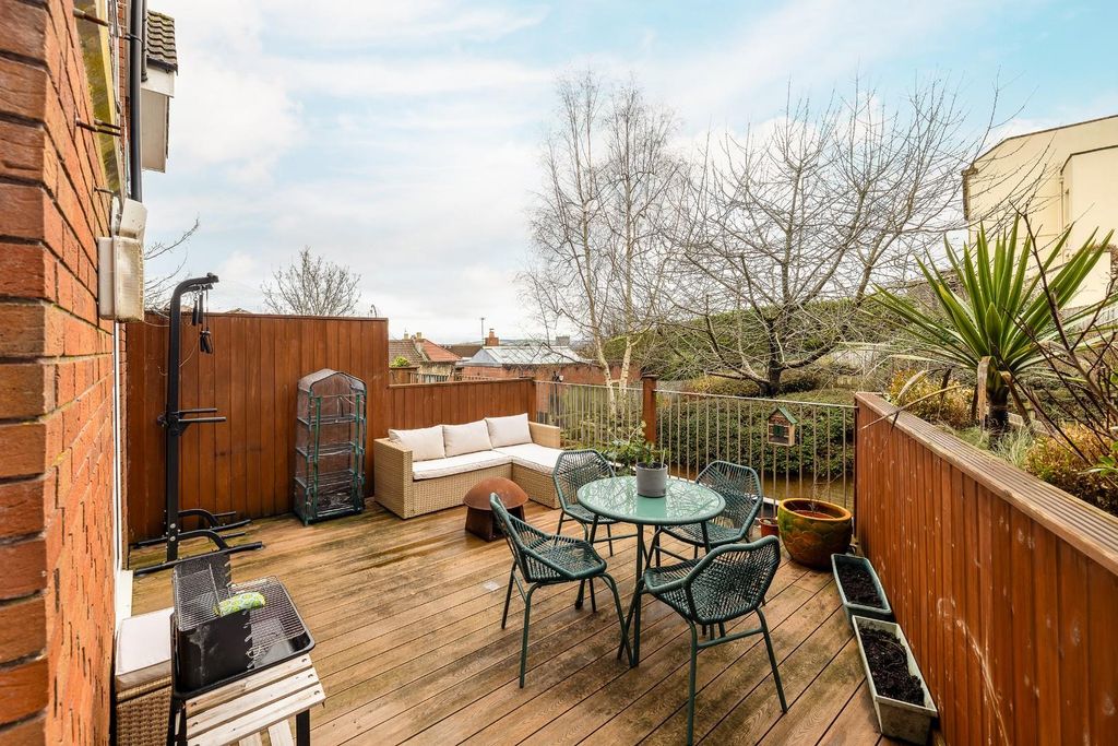 Property photo 3 of 20 Char9736-Cn.Jpg